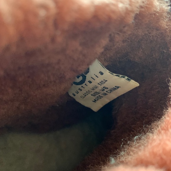 ^sold NWOT Classic II Mini Uggs Size 4 - Picture 4 of 4